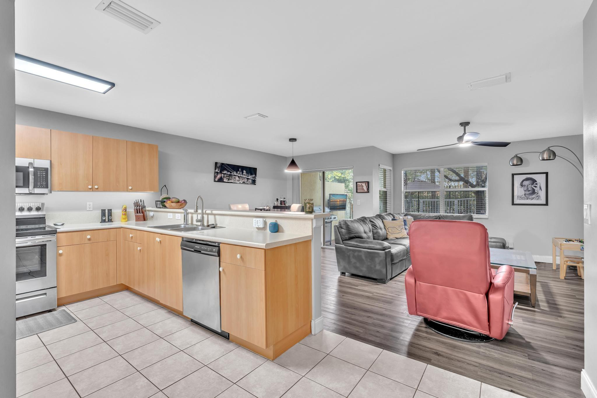 753 Imperial Lake Road, Unit 753 West Palm Beach, FL 33413 - Photo 7 of 52 Photo 7