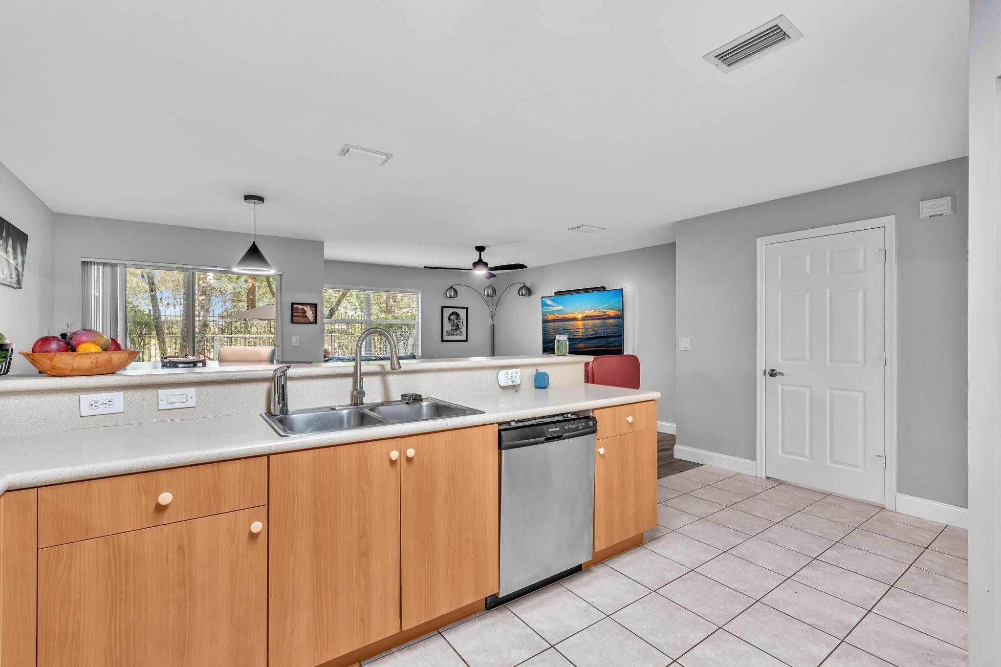 753 Imperial Lake Road, Unit 753 West Palm Beach, FL 33413 - Photo 10 of 52 Photo 10