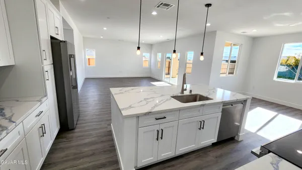 $379,900 | 9010 Heather Avenue, California City, CA 93505