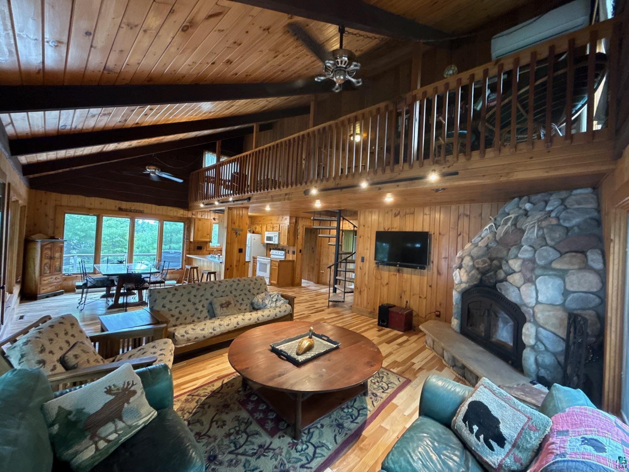 8141 Muskego Point Orr, MN 55771 - Photo 2 of 48 Living Area