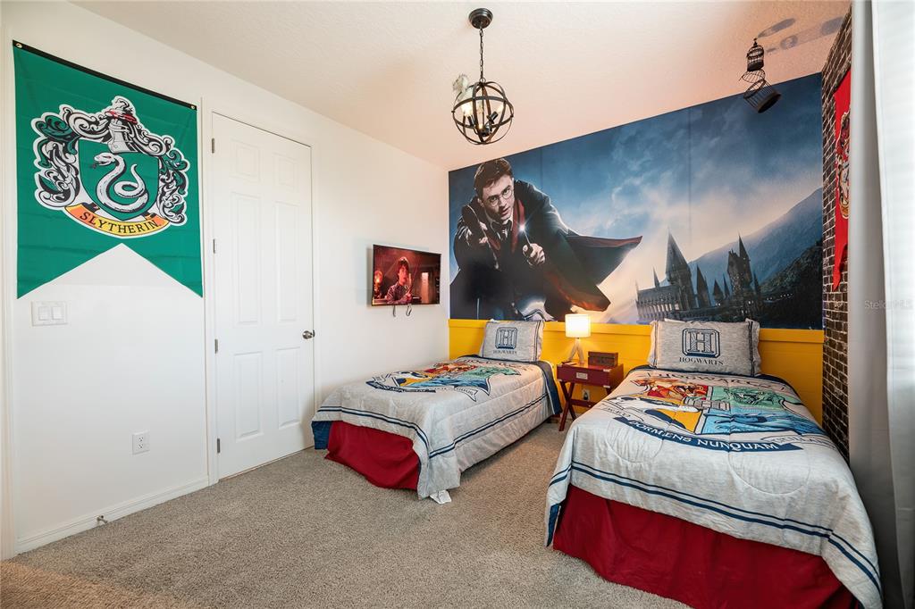 8900 Caroline Bay Court Kissimmee, FL 34747 - Photo 27 of 62 a bedroom with bed and a lamp