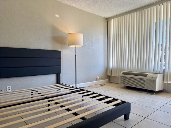 $1,000 | 7900 South Orange Blossom Trail, Unit 1010, Orlando, FL 32809