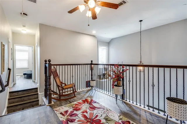 a view of entryway and bedroom
