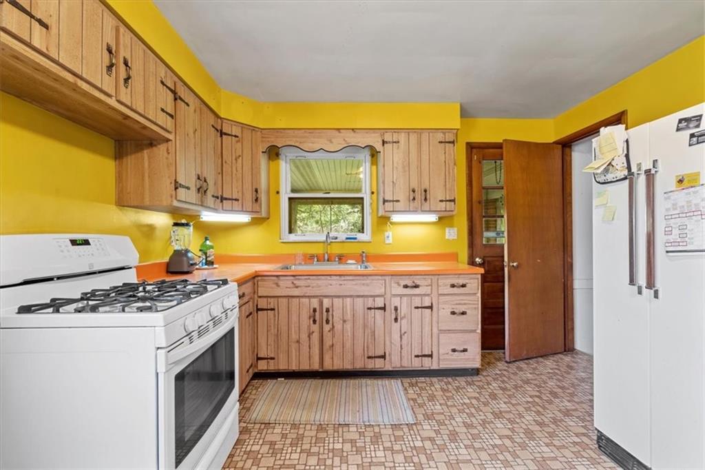 2263 Montgomery Road Sewickley, PA 15143 - Photo 9 of 28 Gallery Image 9