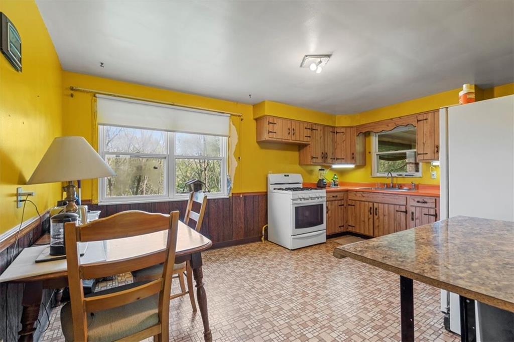 2263 Montgomery Road Sewickley, PA 15143 - Photo 10 of 28 Gallery Image 10