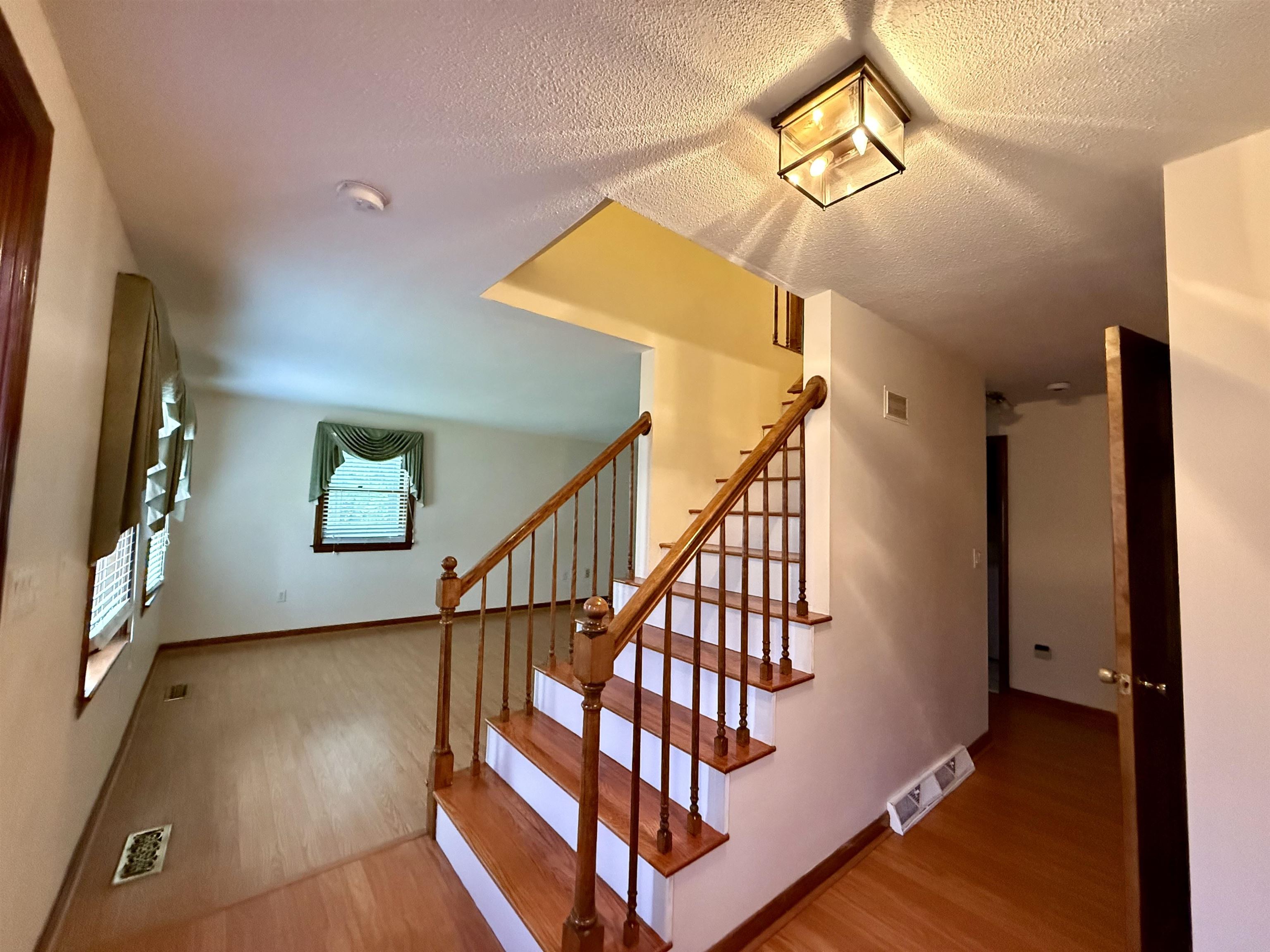 69 Timberline Drive Nashua, NH 03062 - Photo 3 of 27