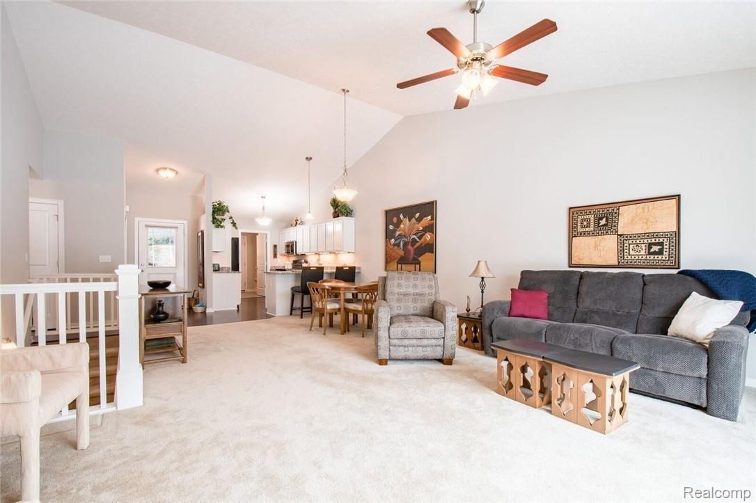 481 Hosta Howell, MI 48843 - Photo 12 of 26 THWPUj-8.jpeg