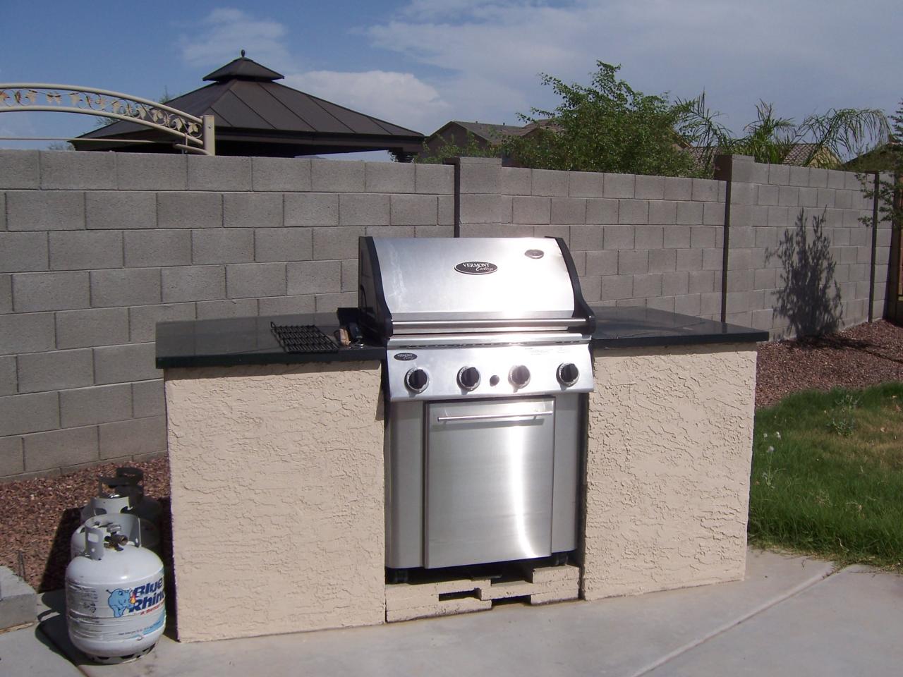7009 West Beverly Road Laveen, AZ 85339 - Photo 11 of 14 Built In BBQ