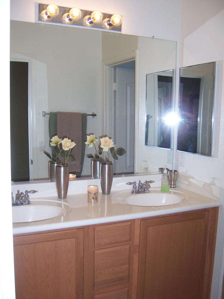 7009 West Beverly Road Laveen, AZ 85339 - Photo 9 of 14 Hall Bathroom