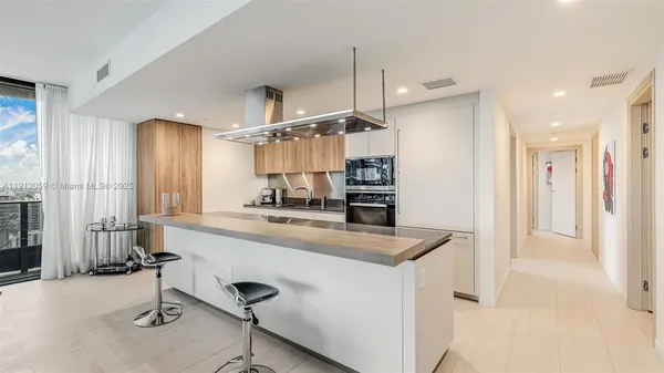 $15,500 | 1000 Brickell Plaza, Unit 3002, Miami, FL 33131