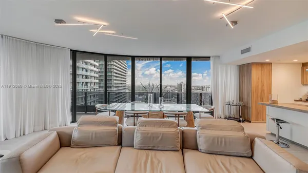 $15,500 | 1000 Brickell Plaza, Unit 3002, Miami, FL 33131