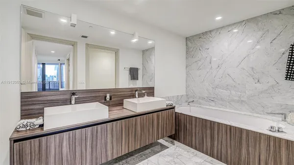 $15,500 | 1000 Brickell Plaza, Unit 3002, Miami, FL 33131