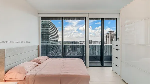 $15,500 | 1000 Brickell Plaza, Unit 3002, Miami, FL 33131