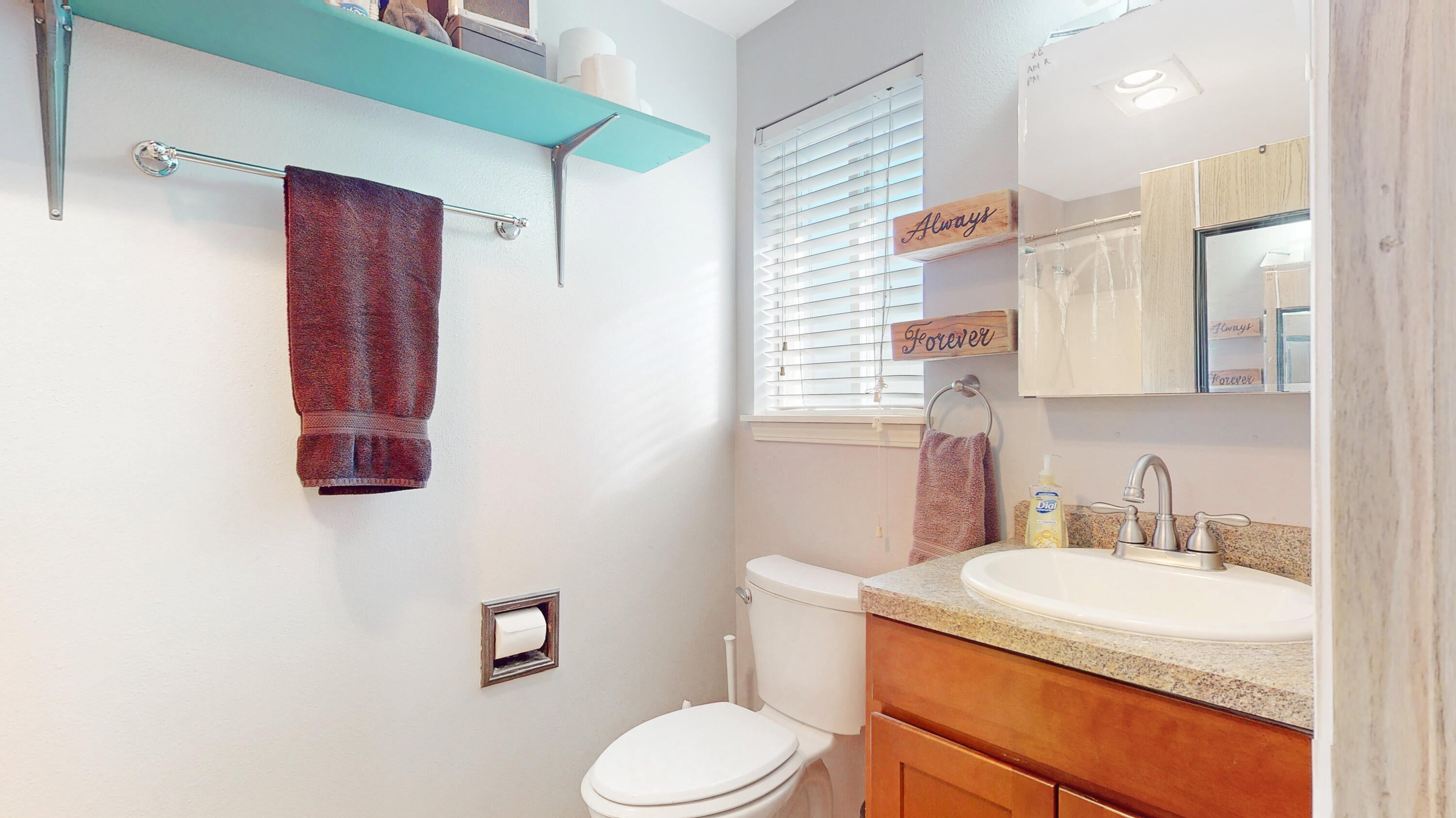 2015 Southwest 20th Street Redmond, OR 97756 - Photo 19 of 26 Primary bathroom