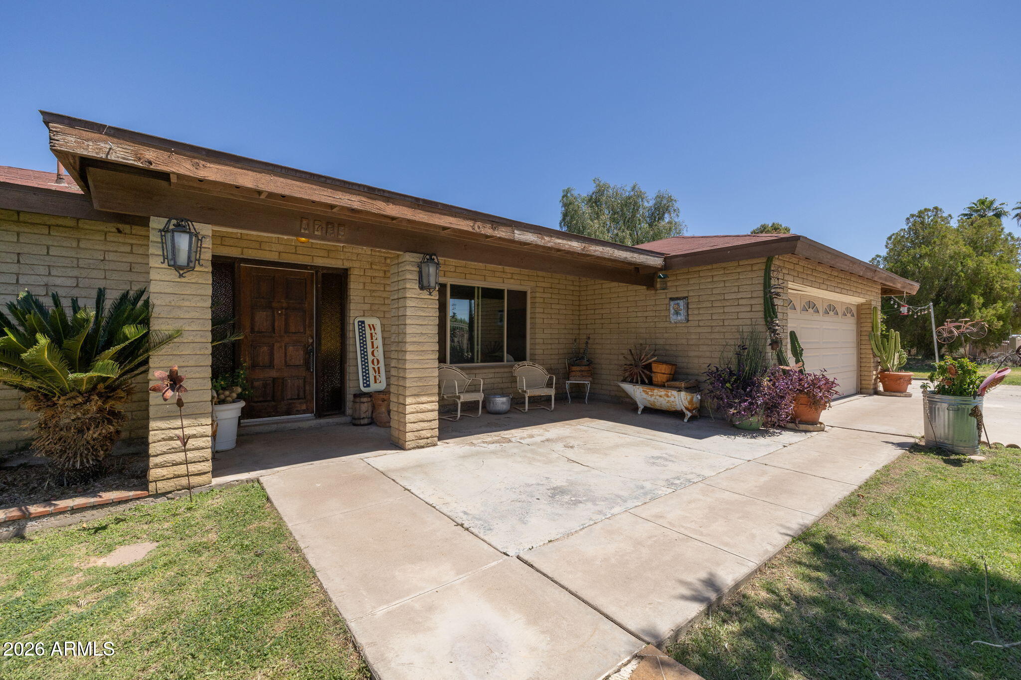 1725 North Lindsay Road Mesa, AZ 85213 - Photo 11 of 74 10-web-or-mls-1725 N. Lindsay Rd-10