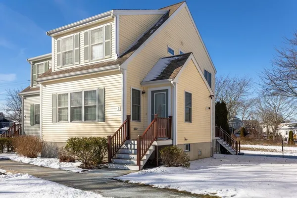$425,000 | 3 Carleton Street, Unit 3, Wareham, MA 02558