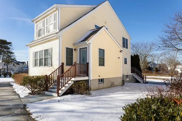 $425,000 | 3 Carleton Street, Unit 3, Wareham, MA 02558