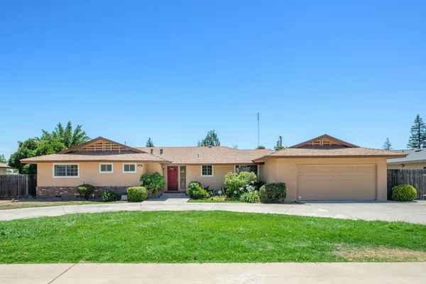 $379,000 | 567 West Bullard Avenue, Fresno, CA 93704