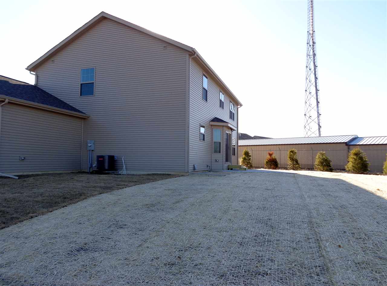746 Labrador Way Washington, IL 61571 - Photo 8 of 31 Gallery Image 8