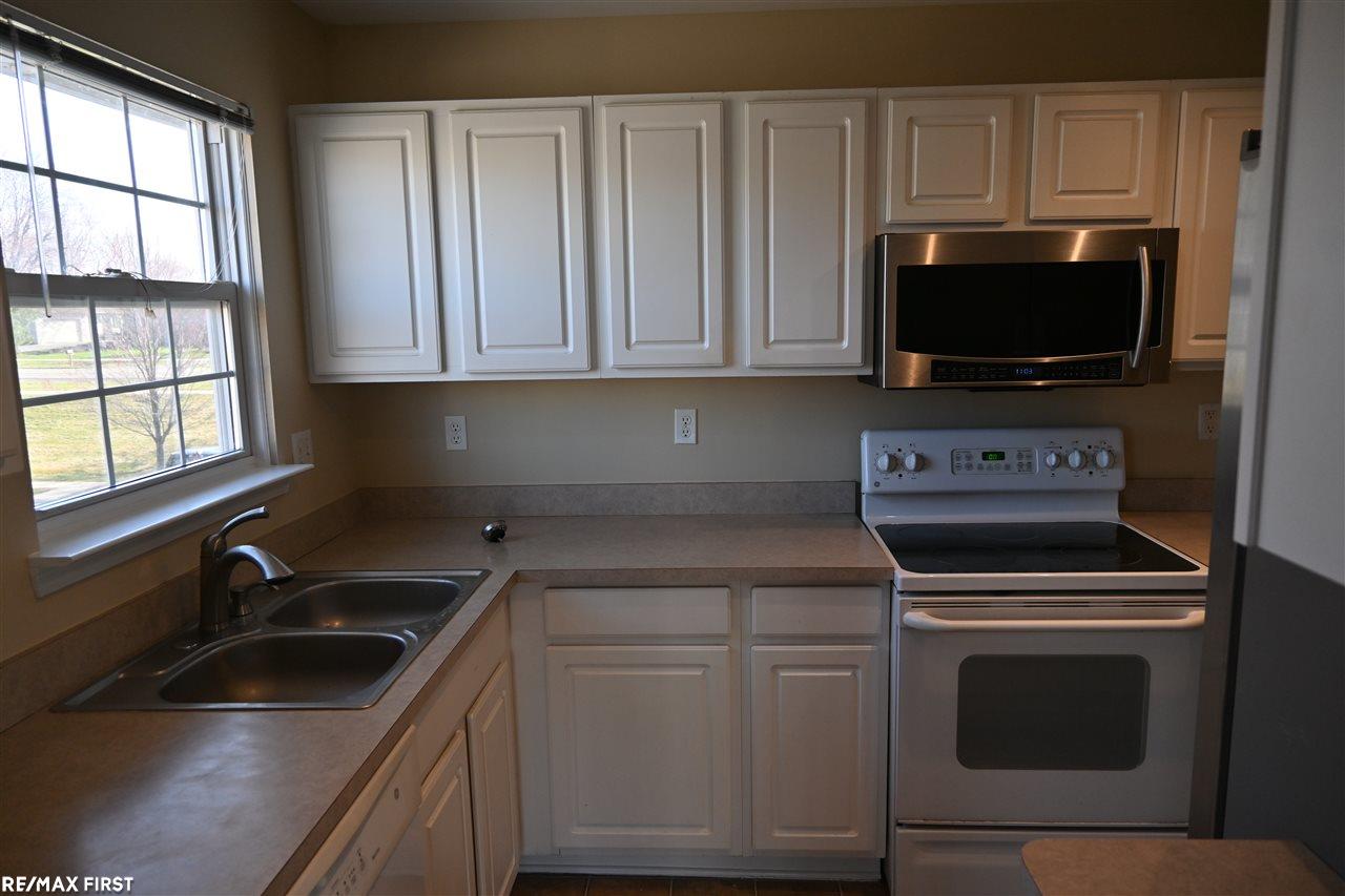 1824 Flagstone Circle Rochester, MI 48307 - Photo 4 of 33