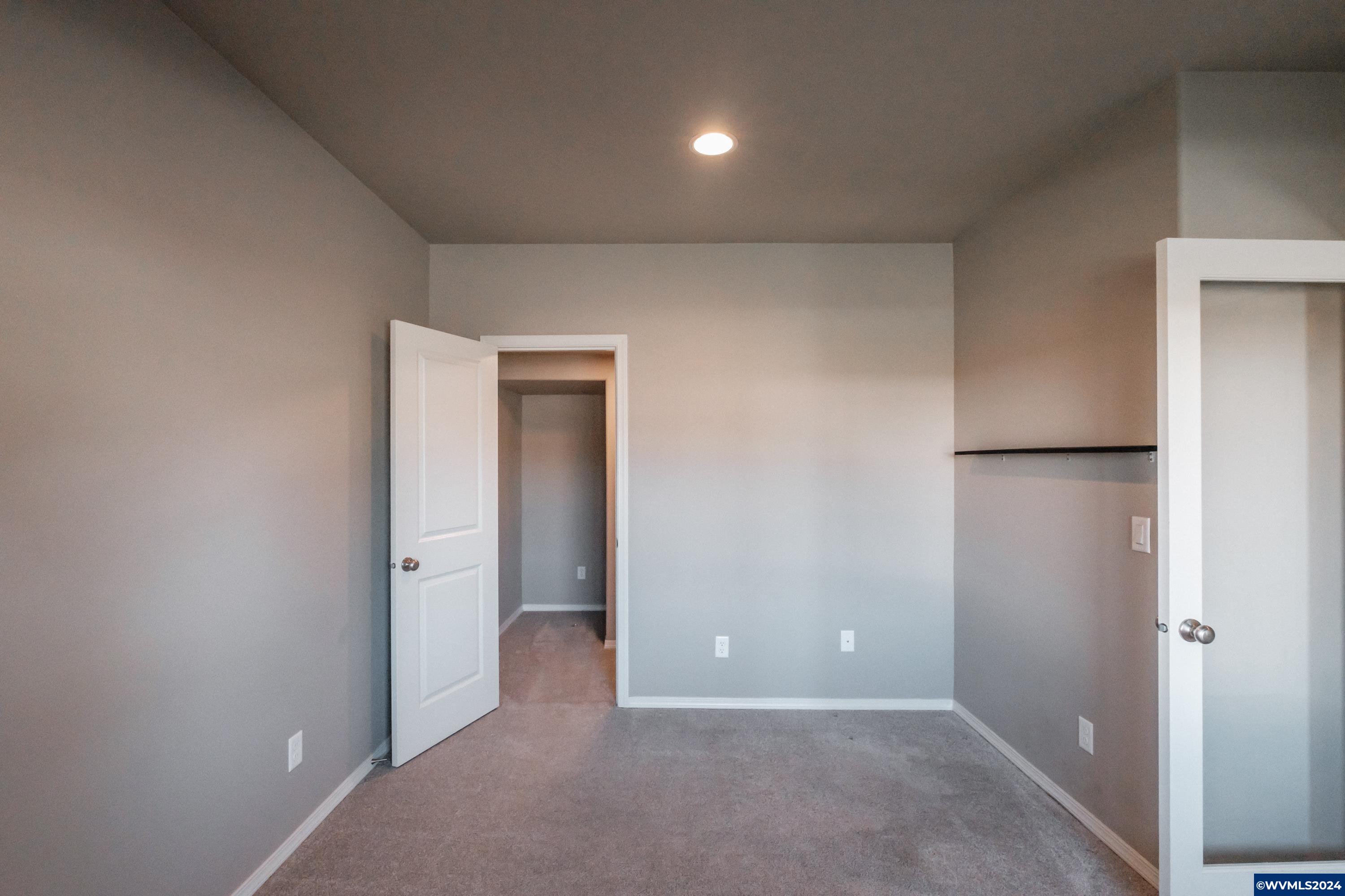 726 Cheadle Lake Lebanon, OR 97355 - Photo 6 of 34