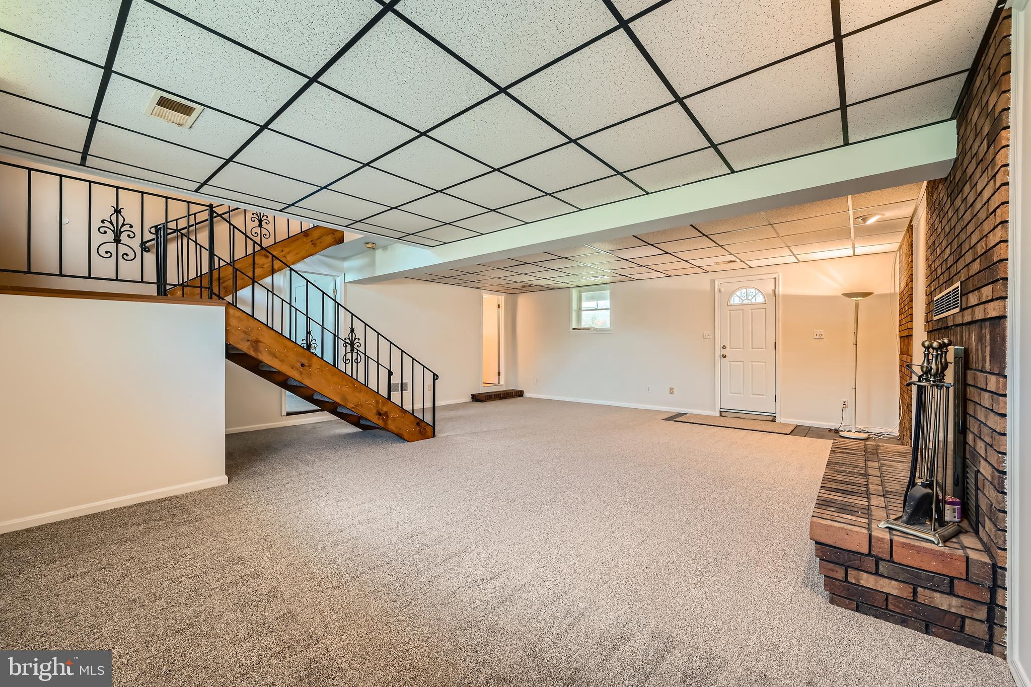 335 Poplar Road Baltimore, MD 21221 - Photo 18 of 34 a view of an empty room
