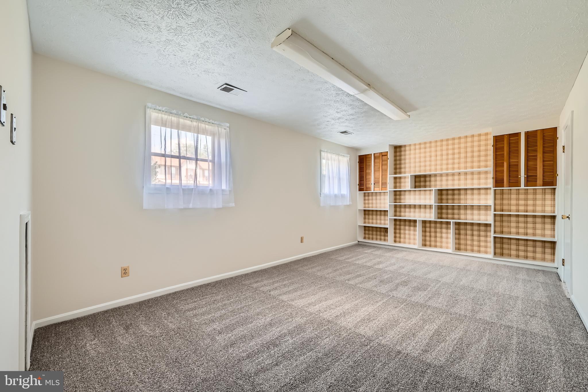 335 Poplar Road Baltimore, MD 21221 - Photo 20 of 34 a view of an empty room with a window