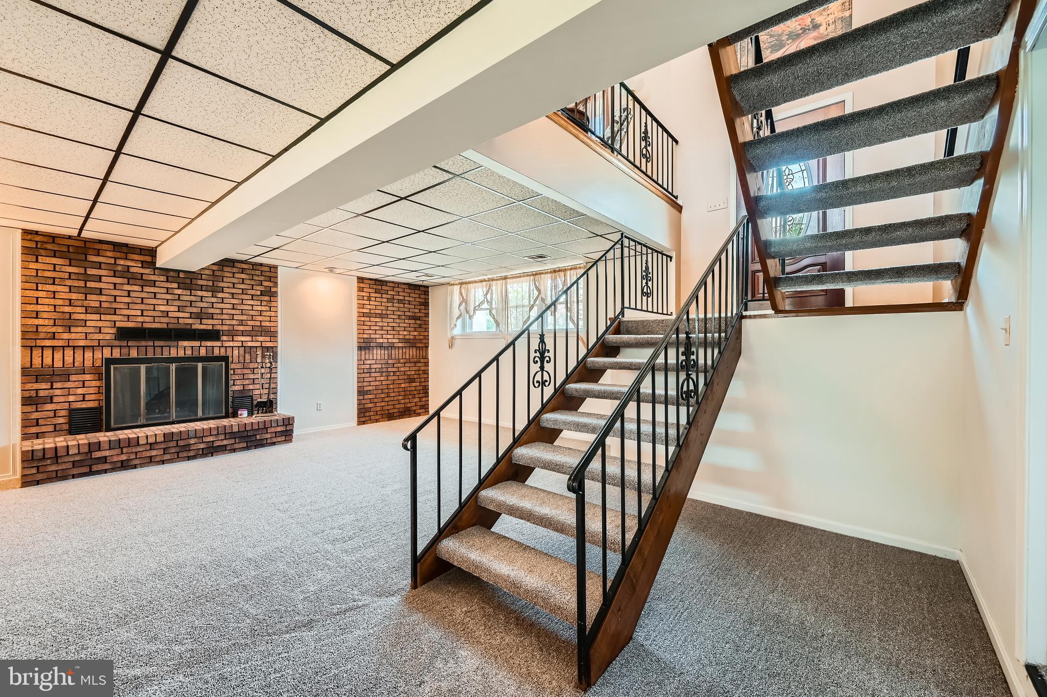 335 Poplar Road Baltimore, MD 21221 - Photo 24 of 34 a view of entryway