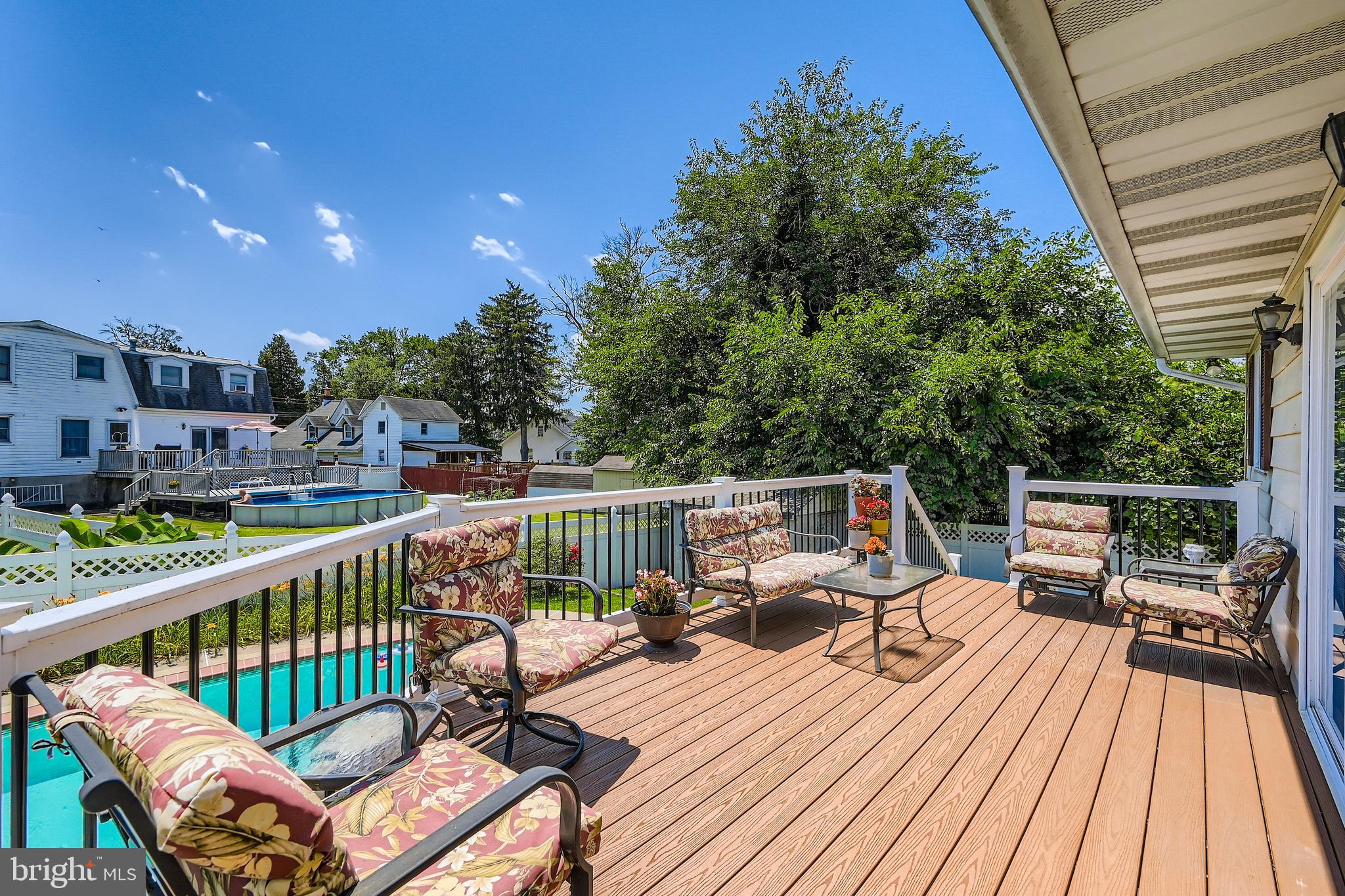 335 Poplar Road Baltimore, MD 21221 - Photo 27 of 34 a view of balcony with furniture