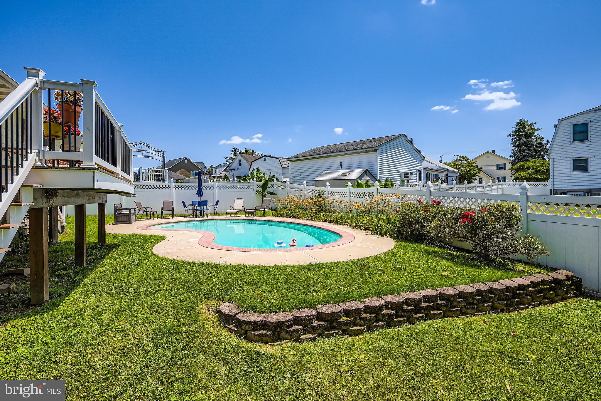 335 Poplar Road Baltimore, MD 21221 - Photo 28 of 34 a view of a house with a swimming pool and a yard