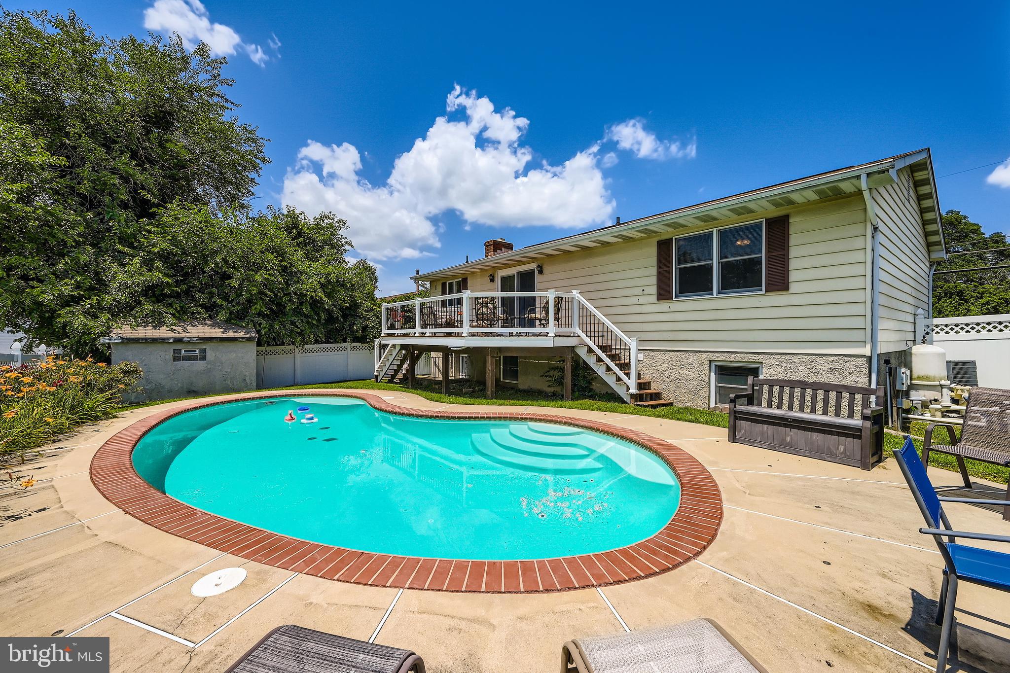 335 Poplar Road Baltimore, MD 21221 - Photo 33 of 34 a view of a house with swimming pool