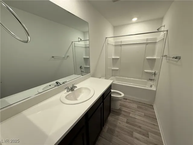 $2,400 | 5943 Swift Lariat Street, Las Vegas, NV 89113