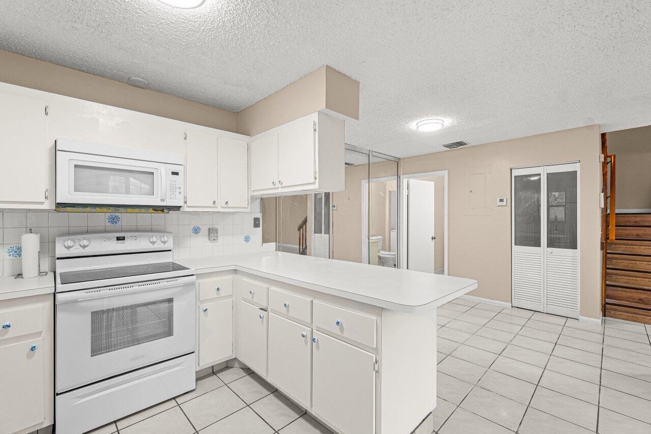 7633 Courtyard Run West Boca Raton, FL 33433 - Photo 8 of 32 012-7633CourtyardRunWest-BocaRaton-FL-33