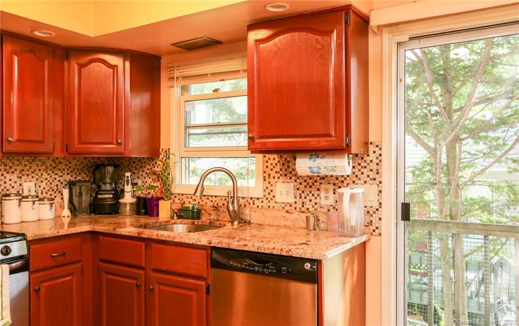 431 Glenbrook Road, Unit 3 Stamford, CT 06906 - Photo 12 of 33