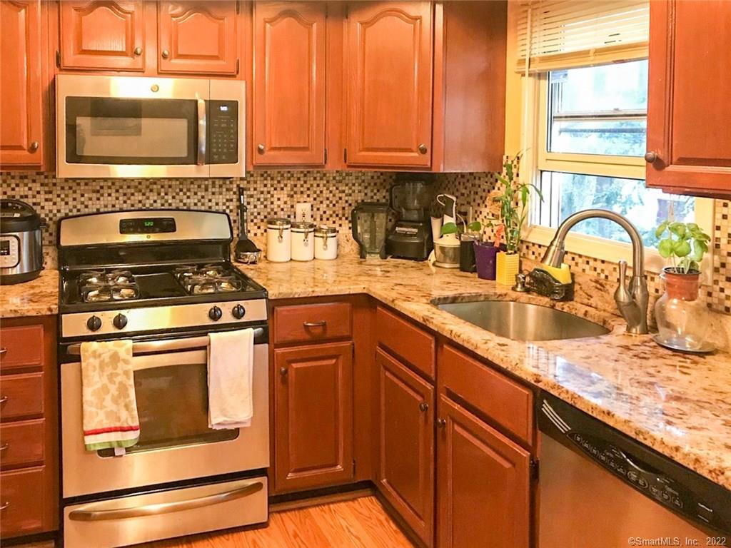 431 Glenbrook Road, Unit 3 Stamford, CT 06906 - Photo 14 of 33