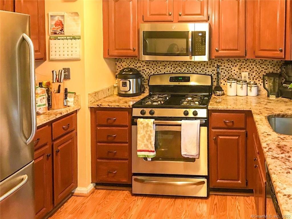 431 Glenbrook Road, Unit 3 Stamford, CT 06906 - Photo 15 of 33