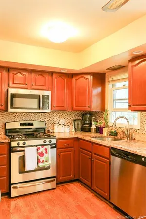$2,900 | 431 Glenbrook Road, Unit 3, Stamford, CT 06906