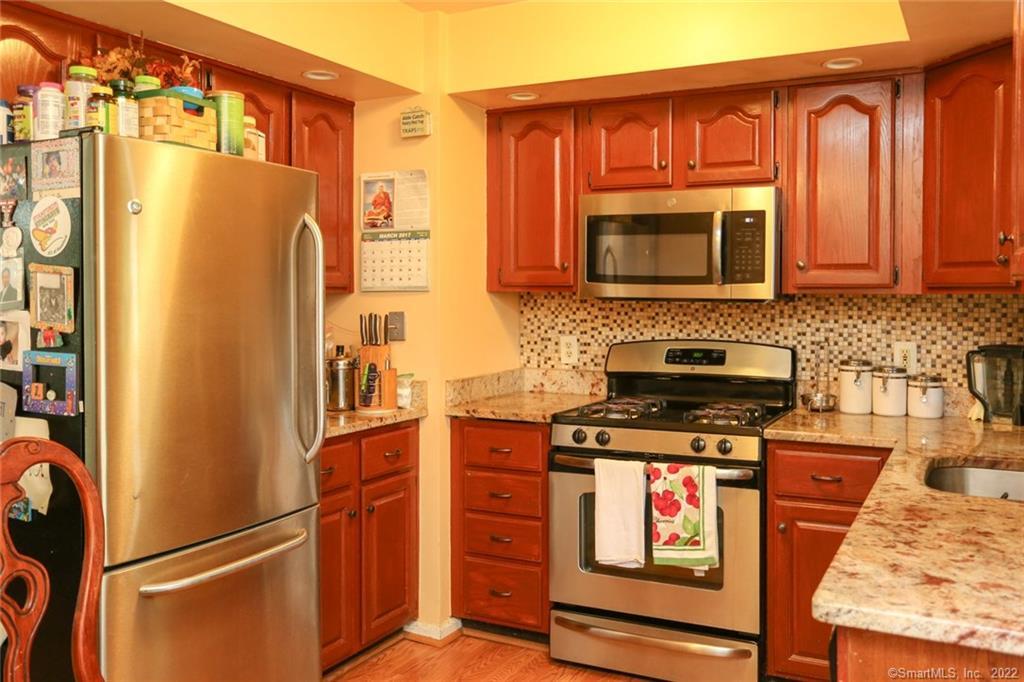 431 Glenbrook Road, Unit 3 Stamford, CT 06906 - Photo 17 of 33