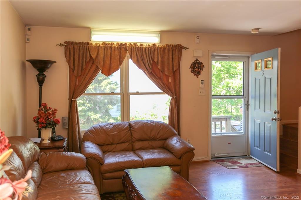 431 Glenbrook Road, Unit 3 Stamford, CT 06906 - Photo 2 of 33