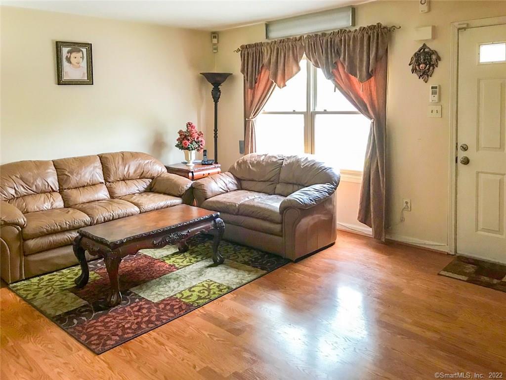 431 Glenbrook Road, Unit 3 Stamford, CT 06906 - Photo 3 of 33