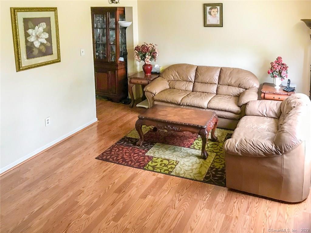 431 Glenbrook Road, Unit 3 Stamford, CT 06906 - Photo 4 of 33