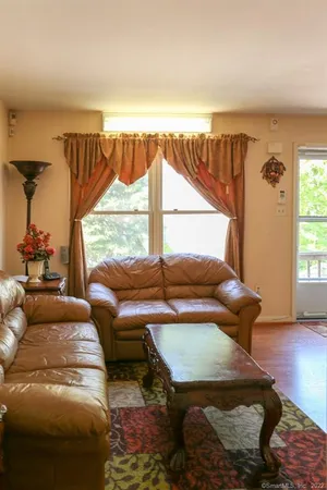 $2,900 | 431 Glenbrook Road, Unit 3, Stamford, CT 06906