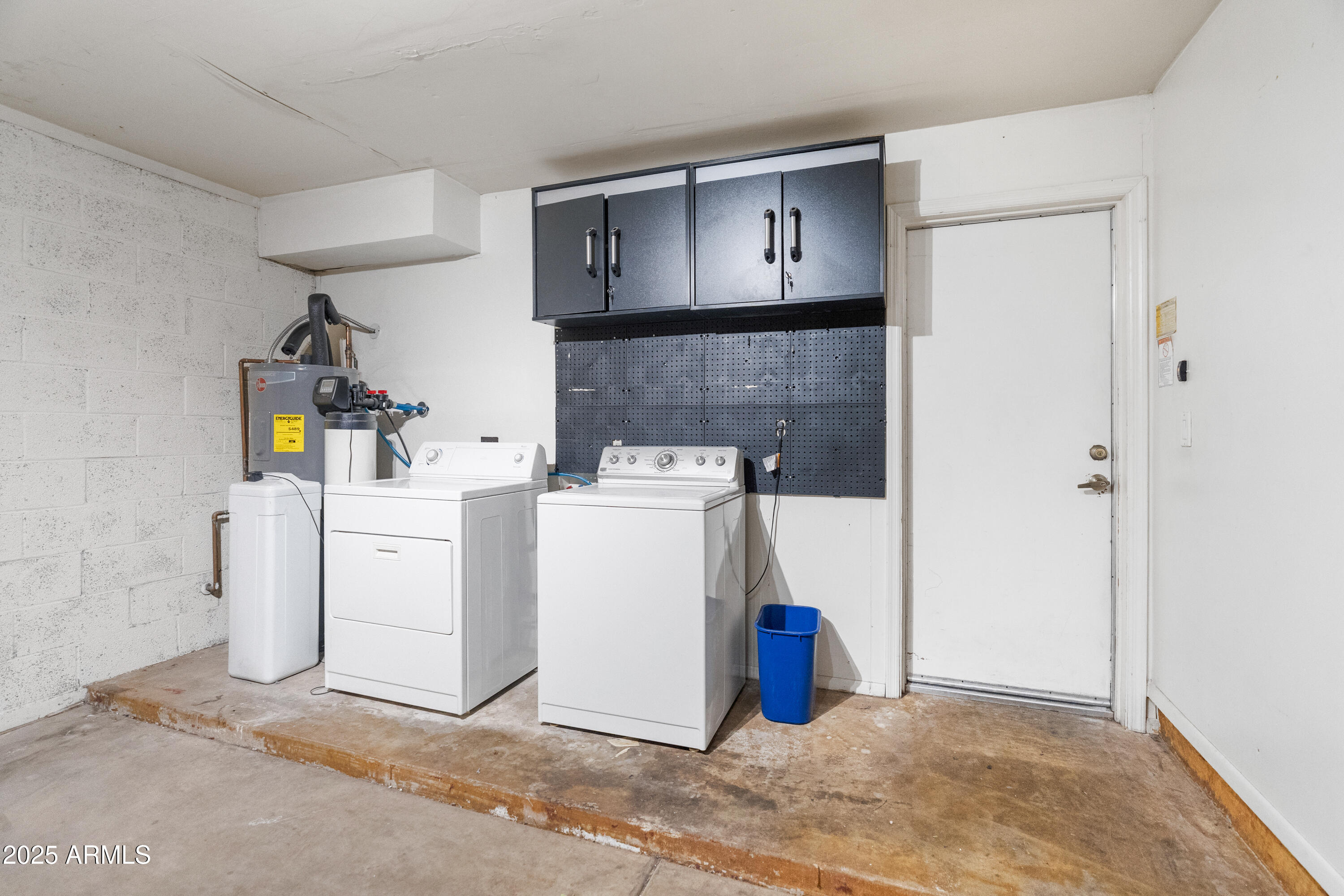 4652 East Piedmont Road Phoenix, AZ 85044 - Photo 25 of 30 a utility room with dryer and washer