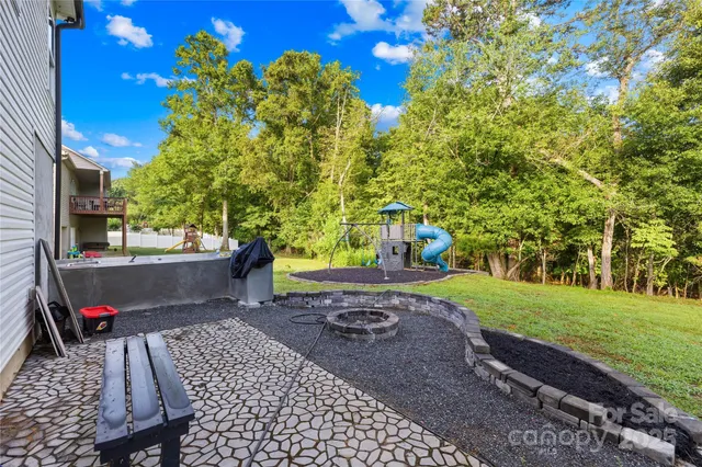 a view of a house with a yard and garage