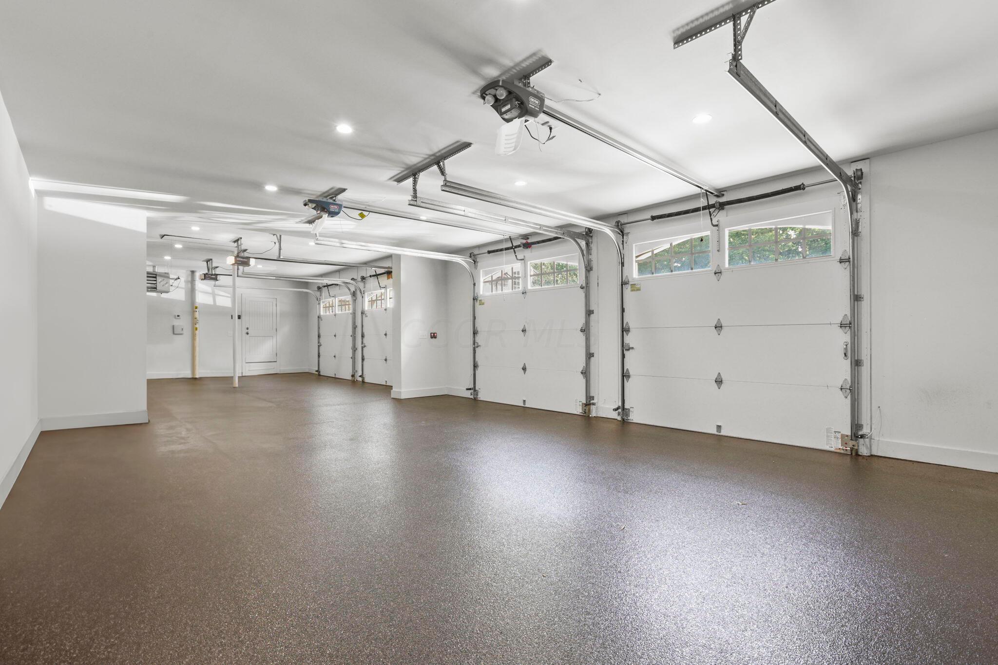4388 Dublin Road Columbus, OH 43221 - Photo 15 of 101 epoxy show room garage
