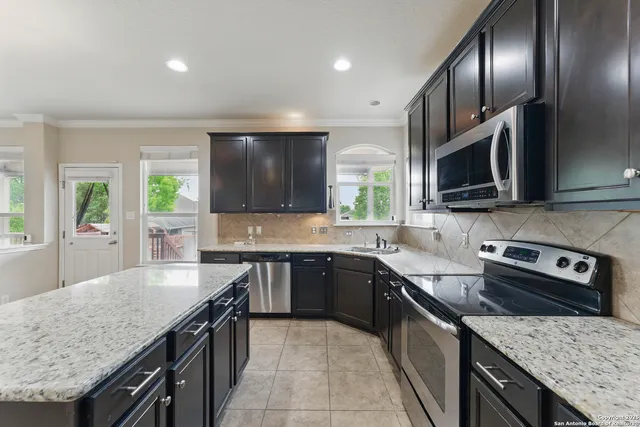 $399,999 | 229 Kensington Drive, Cibolo, TX 78108