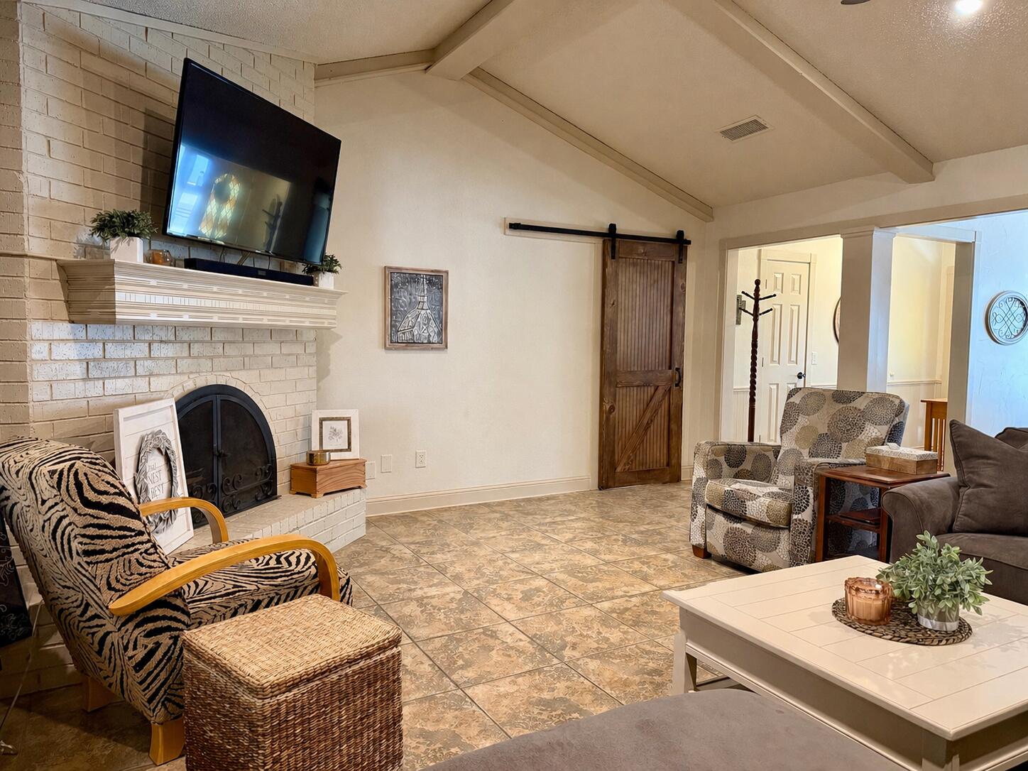 5607 80th Street Lubbock, TX 79424 - Photo 12 of 36 5D3A2082-6FD8-47EF-8D74-2C9CFE8D1DF8