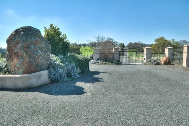 $375,000 | 9775 Creekside Drive, Coulterville, CA 95311