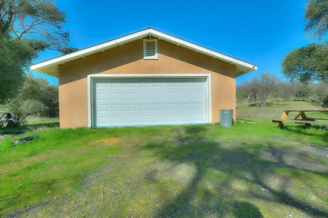 $375,000 | 9775 Creekside Drive, Coulterville, CA 95311