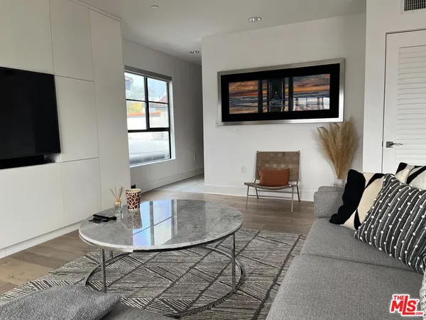 $7,200 | 932 North Alfred Street, Unit PH1, Los Angeles, CA 90069